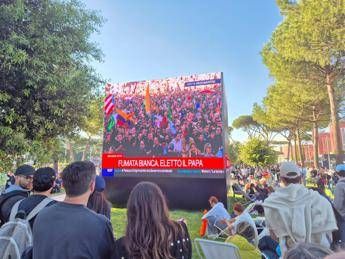 Internazionali il Foro e la fumata bianca Habemus Papam. E ce chi piange Internazionali il Foro e la fumata bianca Habemus Papam. E ce chi piange
