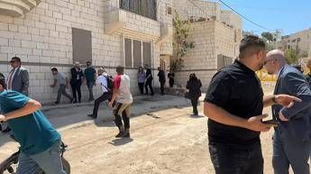 Israele attacca diplomatici in visita a campo profughi Jenin. Cera anche vice console italiano