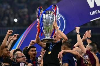 Luis Enrique festa Champions e il ricordo di Xana la maglia per la figlia morta nel 2019