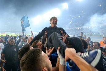 Napoli festa scudetto lunedi sfilata con bus scoperto per salutare i tifosi