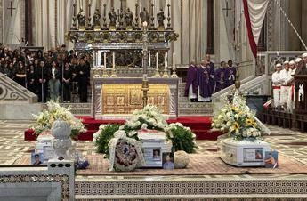 Ragazzi uccisi a Monreale dolore e applausi ai funerali di Salvo Andrea e Massimo