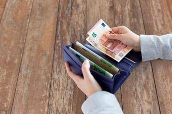 Rateizzano rinunciano a spese salute hanno scarsa fiducia in istituzioni ecco gli italiani del 2025