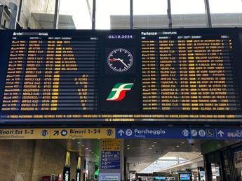Sciopero nazionale treni a Roma Termini cancellazioni e ritardi fino a 90 minuti Sciopero nazionale treni a Roma Termini cancellazioni e ritardi fino a 90 minuti