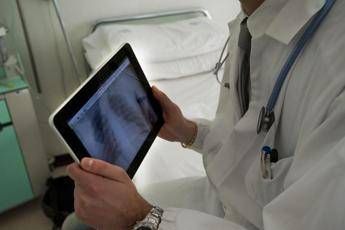 Sindacati medici Ospedali occupati dalluniversita carriere scippate