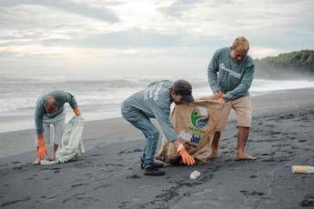 Sostenibilita Davines nel 2024 rimosse dallambiente 866 tonnellate di rifiuti in plastica Sostenibilita Davines nel 2024 rimosse dallambiente 866 tonnellate di rifiuti in plastica