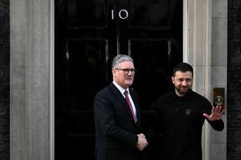 Ucraina Londra vara 100 nuove sanzioni contro la Russia. Nuovo pacchetto dallUe
