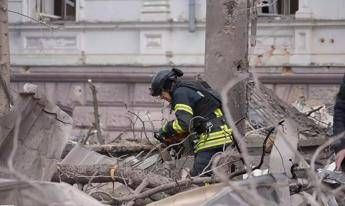 Ucraina drone Russia su bus a Sumy morti 9 civili. Zelensky Omicidio mirato