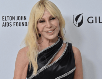 Versace lo sfogo contro il nuovo ristorante Vergognoso trarre profitto dalla nostra tragedia Versace lo sfogo contro il nuovo ristorante Vergognoso trarre profitto dalla nostra tragedia