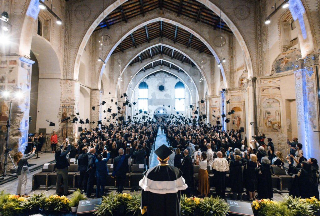 01. Lancio del tocco in Aula Magna Graduation Day 2025 UniBg 01. Lancio del tocco in Aula Magna Graduation Day 2025 UniBg