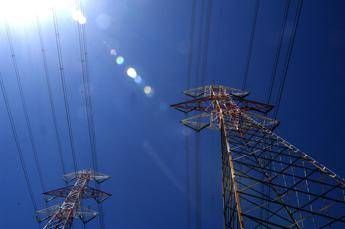 Arera in Italia ripresa consumi e produzioni elettrici 23 e 32 in 2024 Arera in Italia ripresa consumi e produzioni elettrici 23 e 32 in 2024
