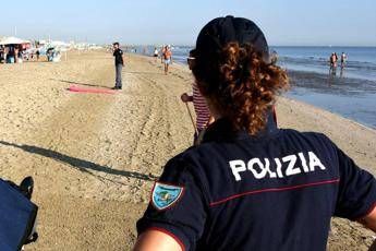 Caserta accoltellato a morte in spiaggia in manette 18enne Caserta accoltellato a morte in spiaggia in manette 18enne