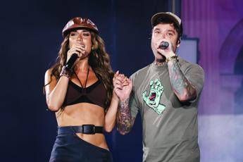 Clara provoca Fedez A lui piacciono tanto le mie amiche