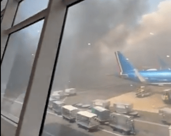 Fiumicino incendio in aeroporto il fumo nero invade la pista Video