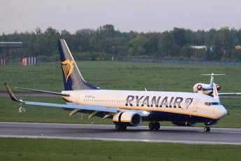 Forte turbolenza su volo Berlino Milano 9 feriti e atterraggio di emergenza Forte turbolenza su volo Berlino Milano 9 feriti e atterraggio di emergenza