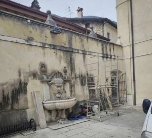 Gardone Val Trompia al via la pulizia delle pareti interne del Palazzo Chinelli Rampinelli