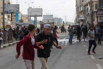 Gaza al Jazeera Ancora spari durante distribuzione aiuti morti e feriti Gaza al Jazeera Ancora spari durante distribuzione aiuti morti e feriti