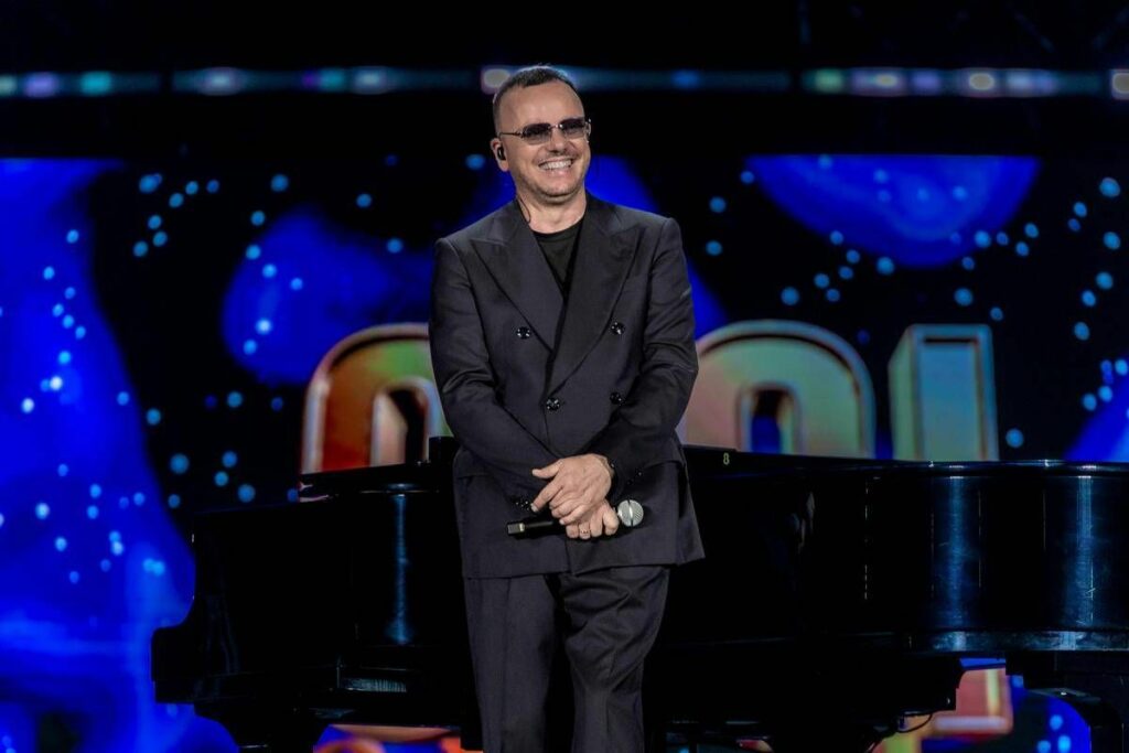Gigi DAlessio il concerto stasera 24 giugno su Canale 5 gli ospiti