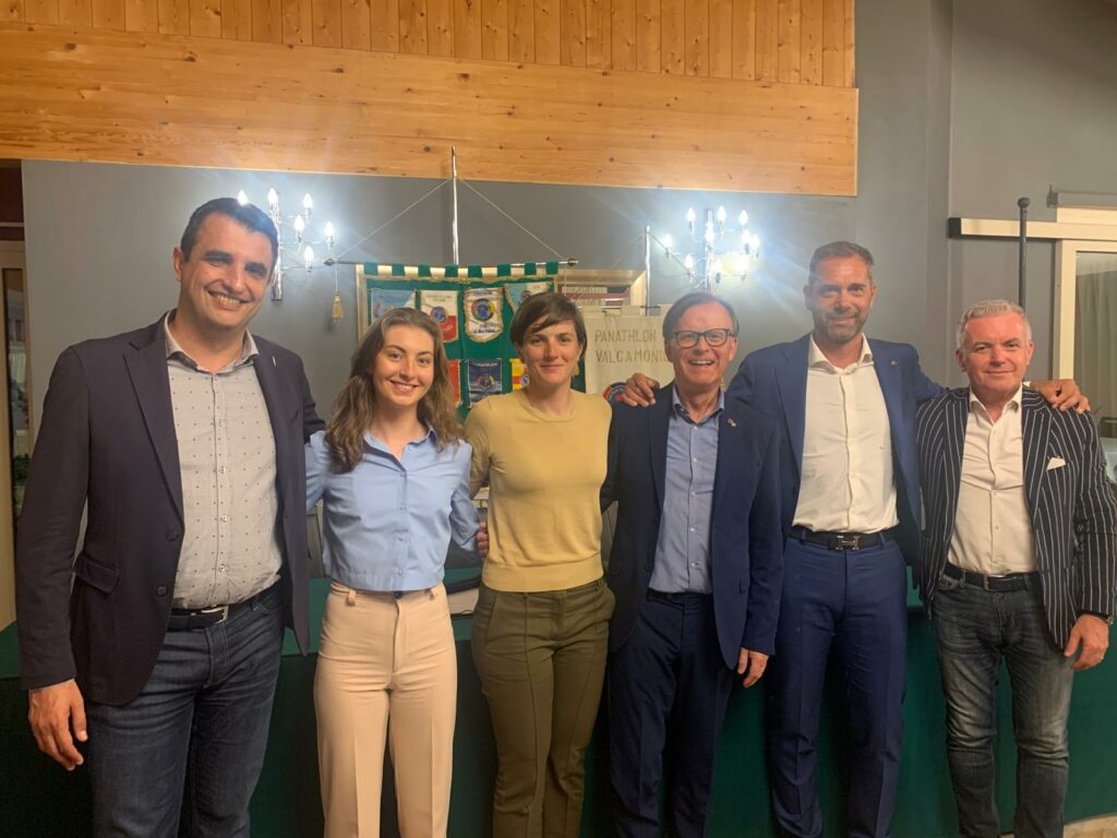 Gli ospiti della Conviviale con il presidente Ottavio Bonino e il socio Ezio Maffi