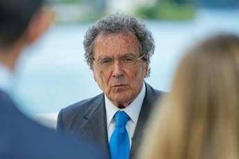 Gros Pietro Intesa Sanpaolo Attenzione a circolarita nel nuovo piano dimpresa Gros Pietro Intesa Sanpaolo Attenzione a circolarita nel nuovo piano dimpresa