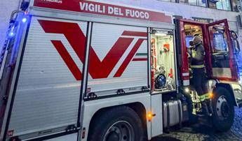 Incendio in un palazzo di Biella un morto e 7 intossicati
