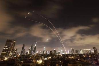 Iran attacca Israele con missili ipersonici. Khamenei La battaglia ha inizio