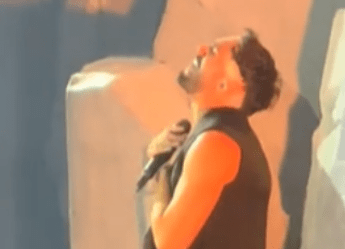 Marco Mengoni dedica Luce alla mamma scomparsa e si commuove Il video