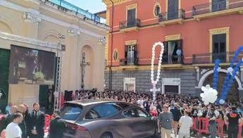 Martina Cabonaro i funerali ad Afragola tra grida giustizia e insulti