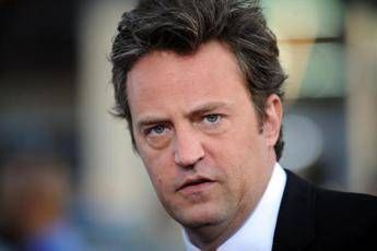 Matthew Perry medico si dichiara colpevole Fu lui a fornirgli ketamina