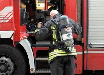 Milano incendio in appartamento in edificio di 9 piani 18 persone in ospedale Milano incendio in appartamento in edificio di 9 piani 18 persone in ospedale