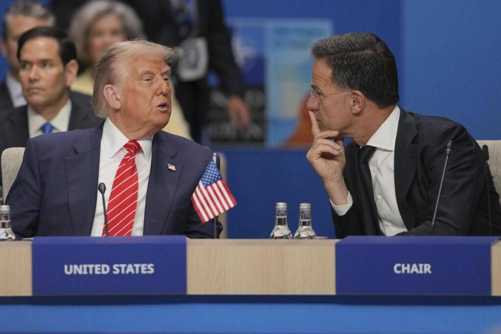 Nato Rutte primo fan di Trump Grazie al paparino stop alla guerra Nato Rutte primo fan di Trump Grazie al paparino stop alla guerra