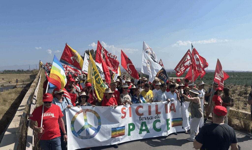 No alla guerra corteo davanti alla base Usa di Sigonella