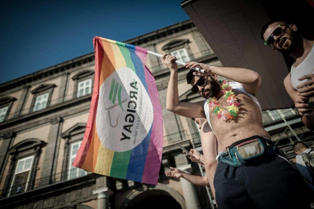 Onda Pride sei cortei in Italia in contemporanea con Budapest