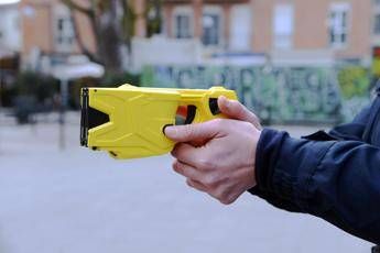 Pescara 30enne muore dopo essere stato colpito con il taser