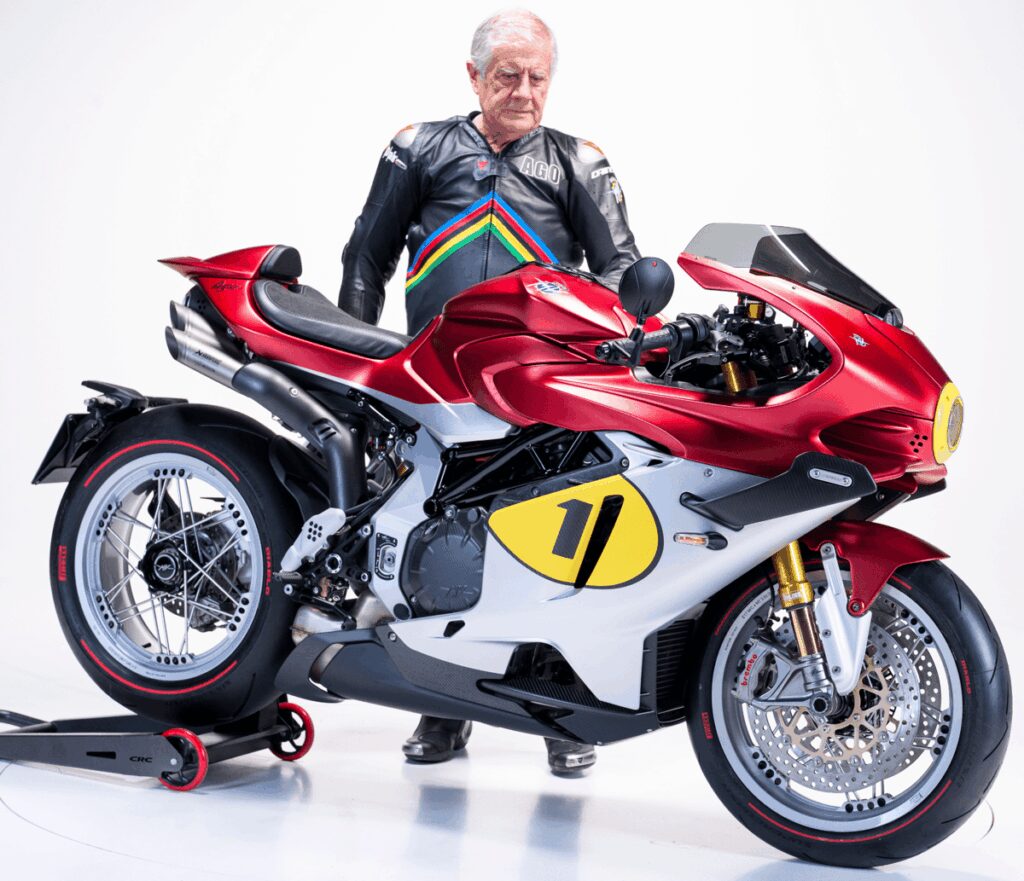 Tripudio per la Superveloce 1000 AGO 1 Tripudio per la Superveloce 1000 AGO 1