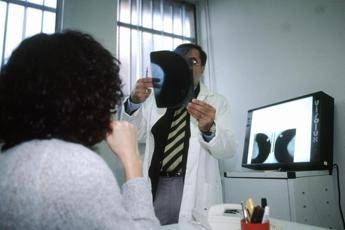 Tumori donne operate al seno Per farmaci il 41 dei costi da noi sostenuti Tumori donne operate al seno Per farmaci il 41 dei costi da noi sostenuti