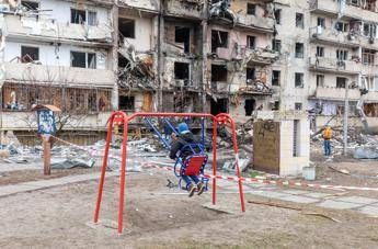 Ucraina Russia oggi i colloqui a Istanbul. Mosca non ferma gli attacchi bombe e droni su tutto il paese