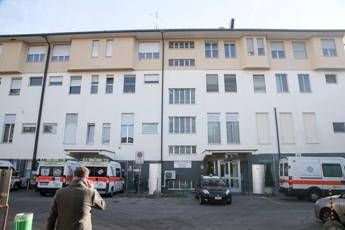 Varese uccide la moglie ricoverata in ospedale e poi si spara