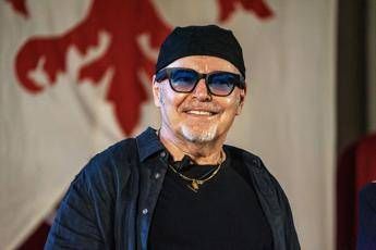Vasco Rossi in pieno tour annuncia 10 nuove date per il 2026