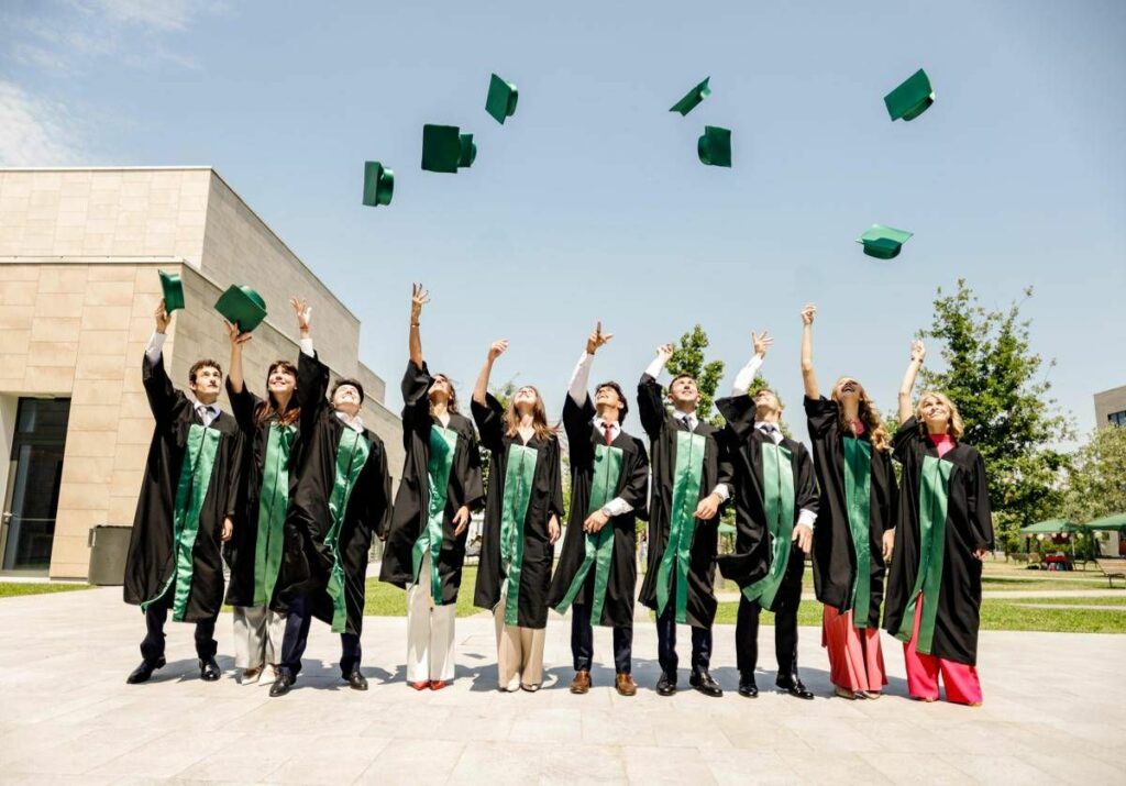 A Milano proclamati i primi laureati medici ingegneri dEuropa A Milano proclamati i primi laureati medici ingegneri dEuropa