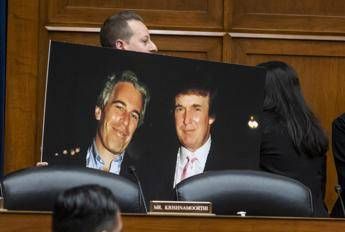 Caso Epstein pubblicati 8mila documenti Trump ha viaggiato sullaereo del finanziere