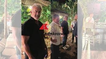 Dalle Croci alle Crocs Mel Gibson avvistato in stile casual al The Sanctuary Dalle Croci alle Crocs Mel Gibson avvistato in stile casual al The Sanctuary