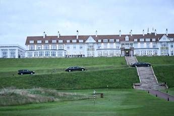 Dazi Usa oggi lincontro Trump von der Leyen faccia a faccia in Scozia nel golf club del tycoon