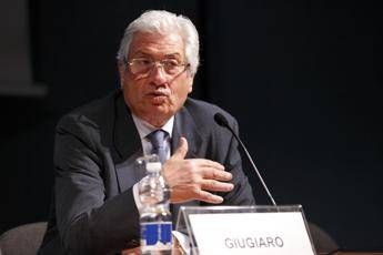 Esce fuori strada e si ribalta con il Suv Giorgetto Giugiaro ricoverato a Olbia Esce fuori strada e si ribalta con il Suv Giorgetto Giugiaro ricoverato a Olbia