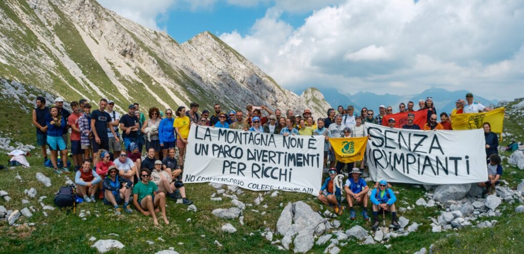 Escursione Dove si incontrano le valli in centinaia contro il progetto sciistico Colere Lizzola