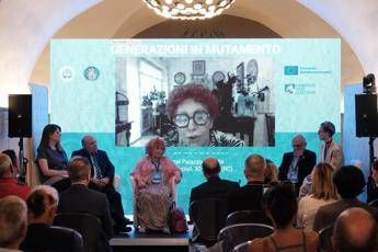 Famiglia Parsi Necessario tutelarla mettere al primo posto la maternita Famiglia Parsi Necessario tutelarla mettere al primo posto la maternita