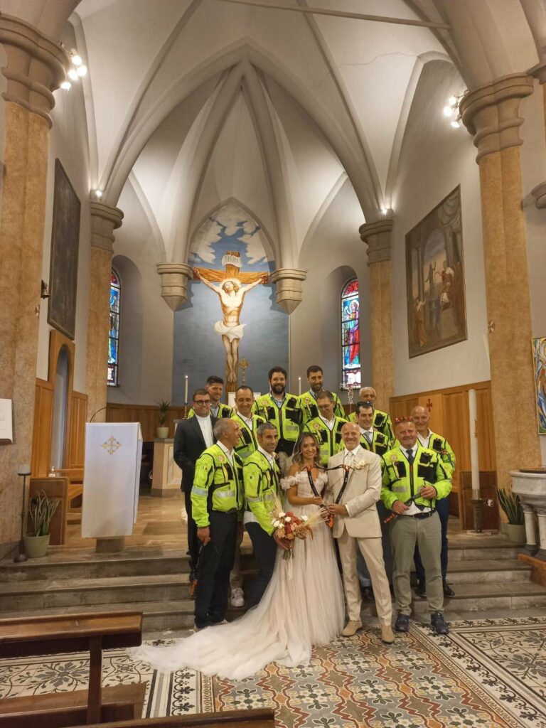 Festa grande per il matrimonio di Antonio Pomoni ex capo squadra del Soccorso Alpino di Premana