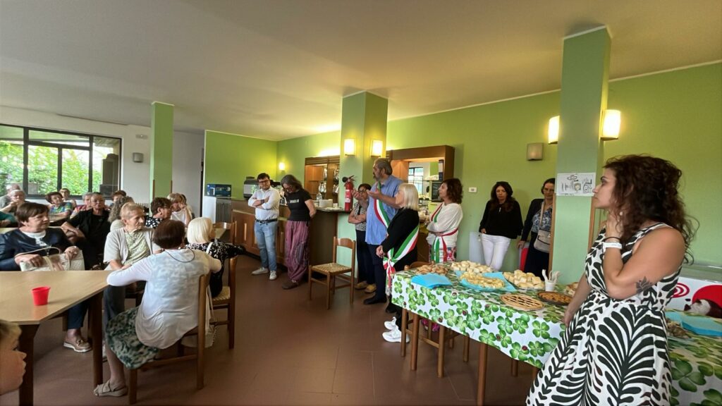 GAZZANIGA INAUGURATO IL CAFFE SOCIALE UN NUOVO SPAZIO DI INCONTRO PER ANZIANI