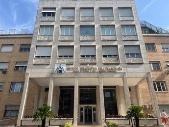 La Lazio e lIdi insieme per la prevenzione screening della pelle per calciatori e staff La Lazio e lIdi insieme per la prevenzione screening della pelle per calciatori e staff