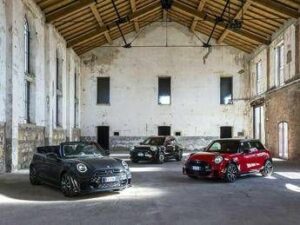 MINI John Cooper Works 2025 potenza innovazione e design sportivo