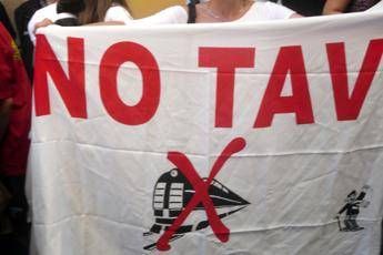 Manifestanti No Tav bloccano autostrada chiusa la Torino Bardonecchia